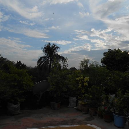 Maruti Guest House Varanasi Bagian luar foto