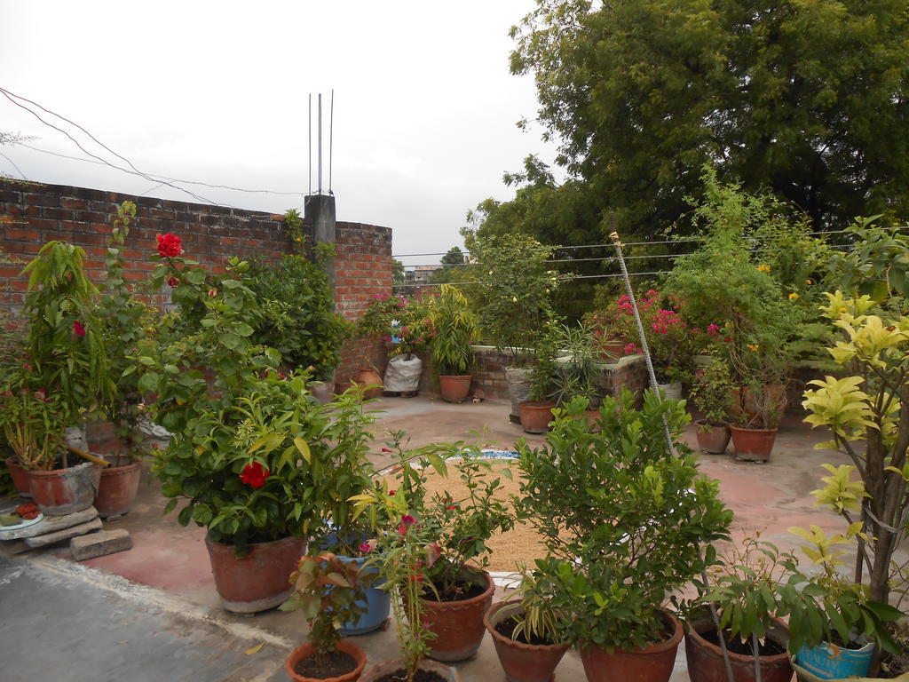 Maruti Guest House Varanasi Bagian luar foto